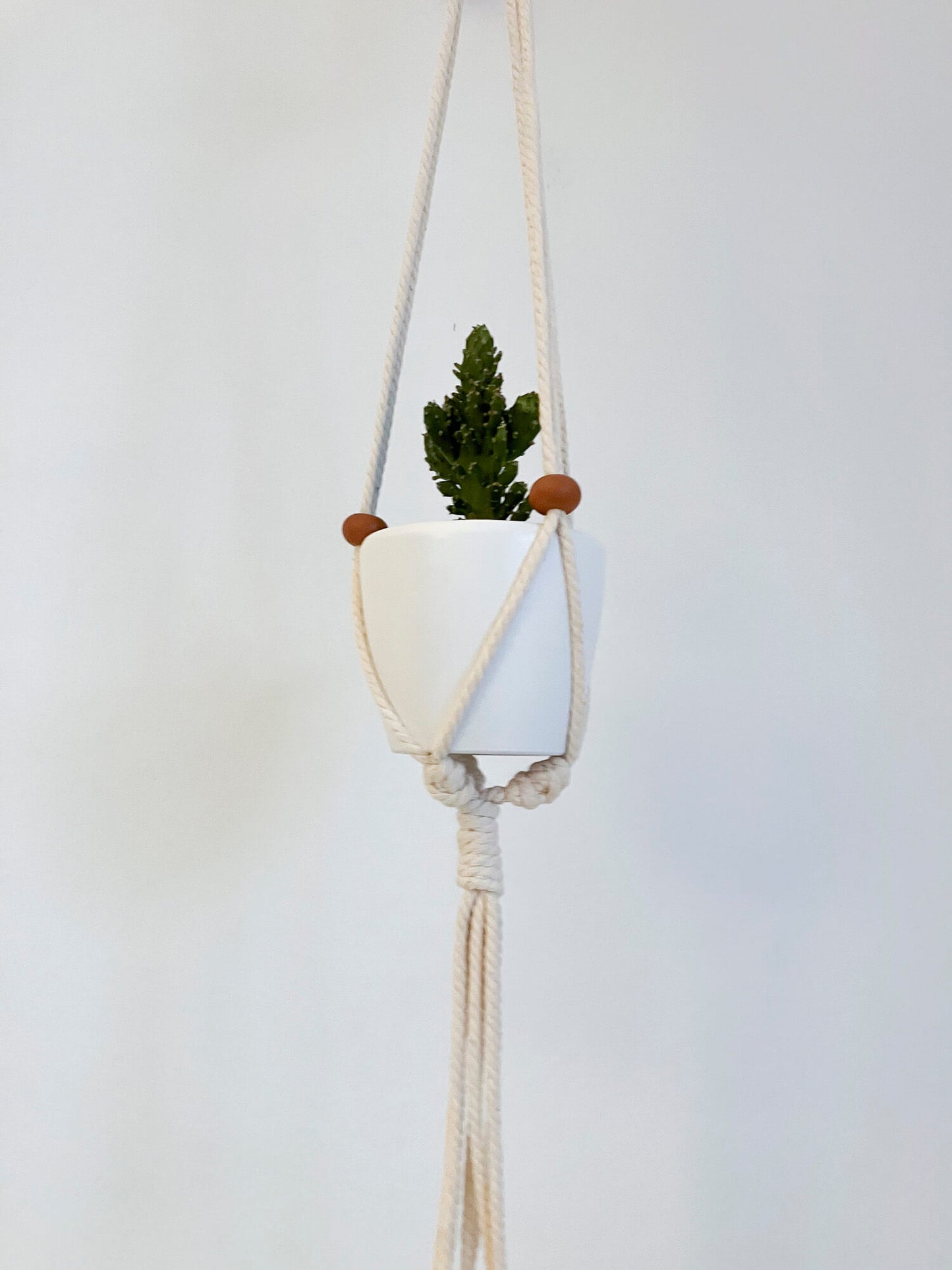 Mini hanging planter with terracotta balls