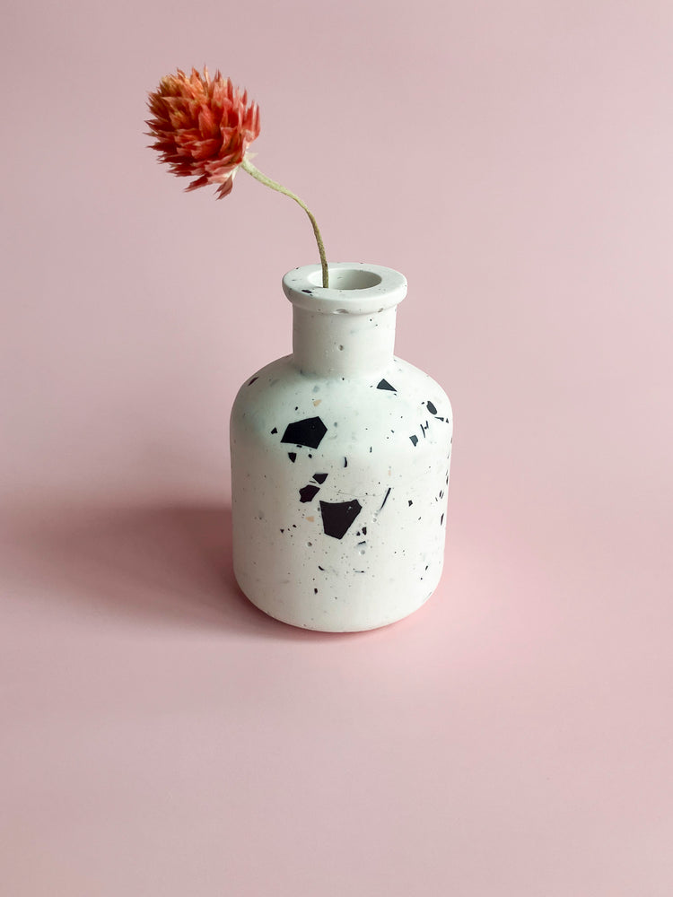 Les vases et les fleurs