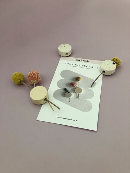 Magnetic flower buds