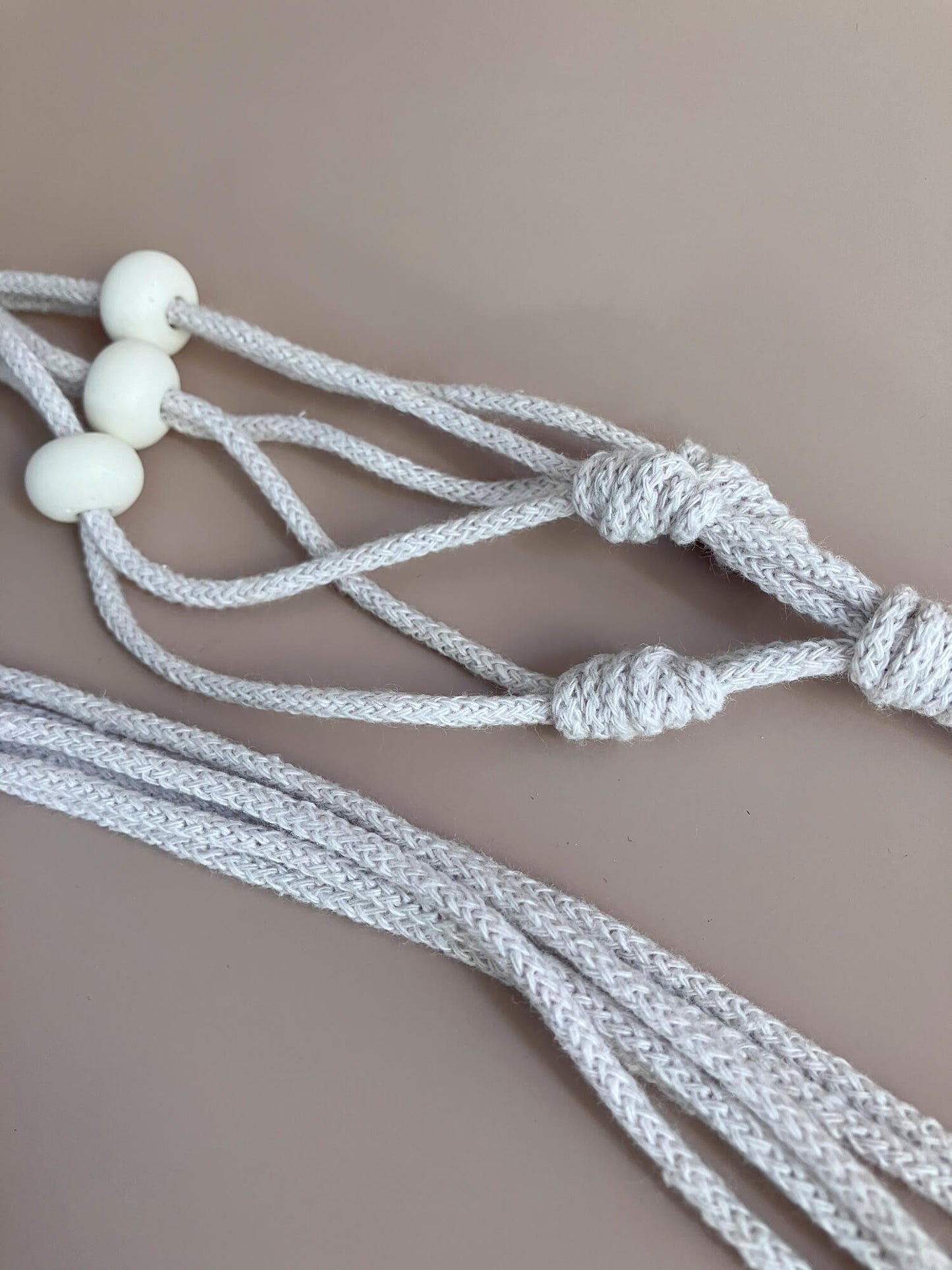 Adjustable planter with white flat beads - various colors